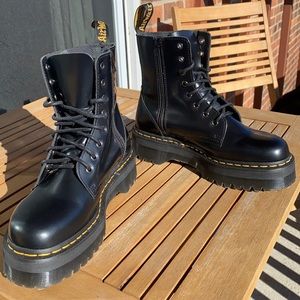 Smooth leather platform boots!
